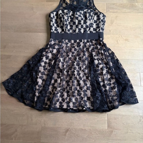Milly Dresses & Skirts - Milly Black and Cream Lace Dress sz 10
